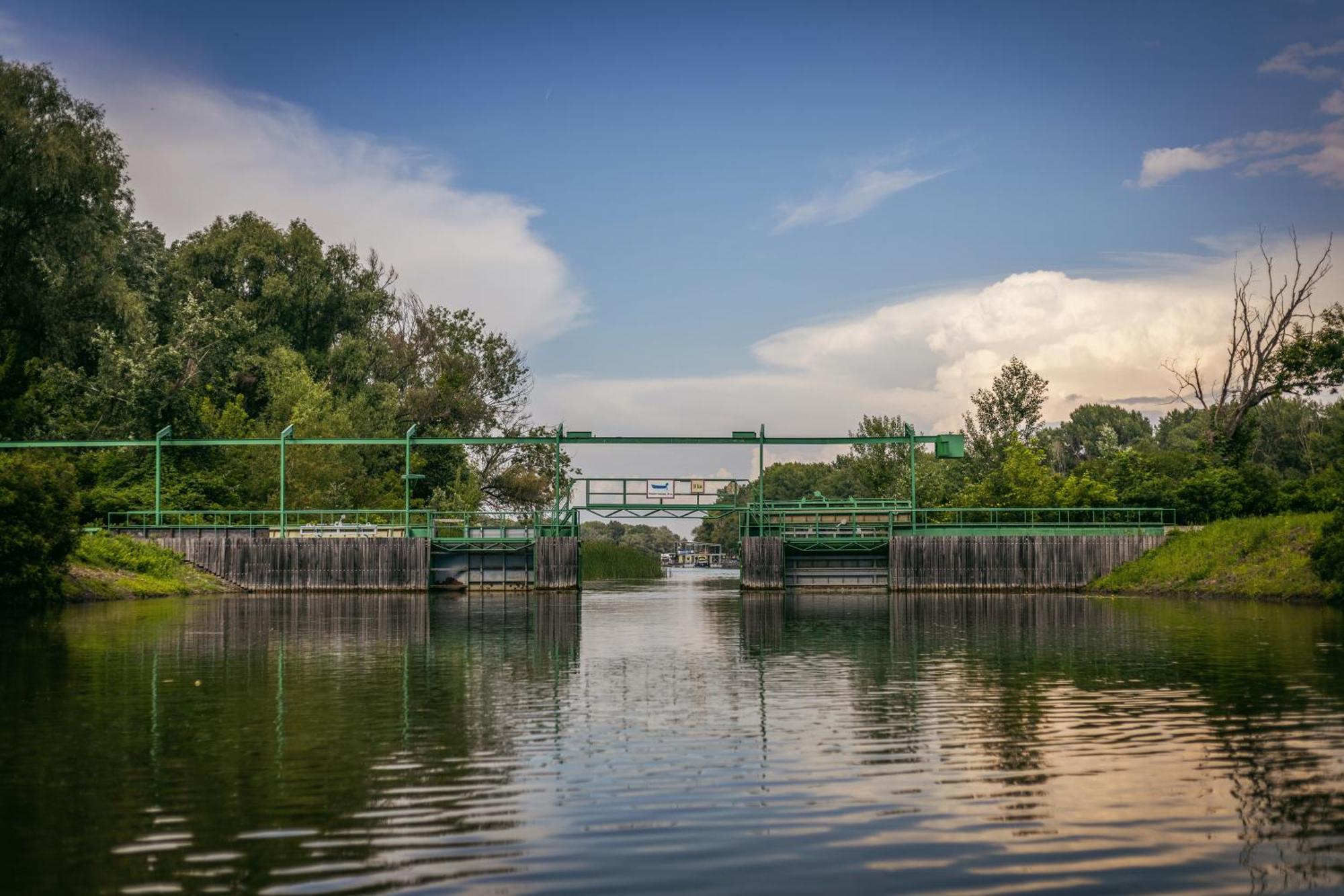 Lakóhajó, úszóház - Tisza-tó Tiszafüred Exterior foto