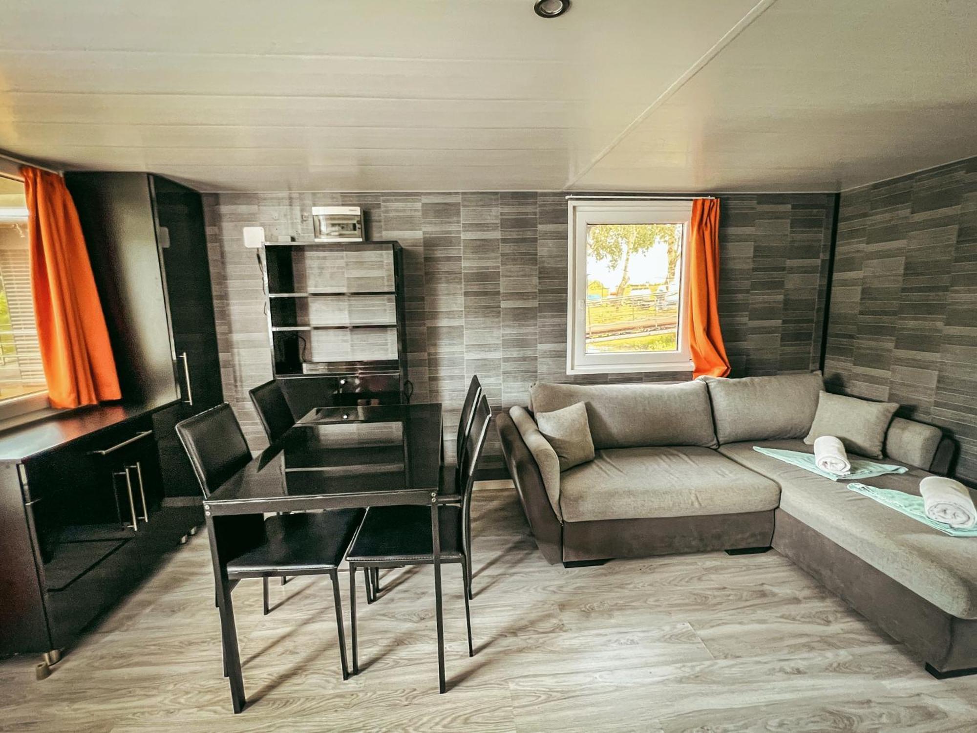 Lakóhajó, úszóház - Tisza-tó Tiszafüred Exterior foto