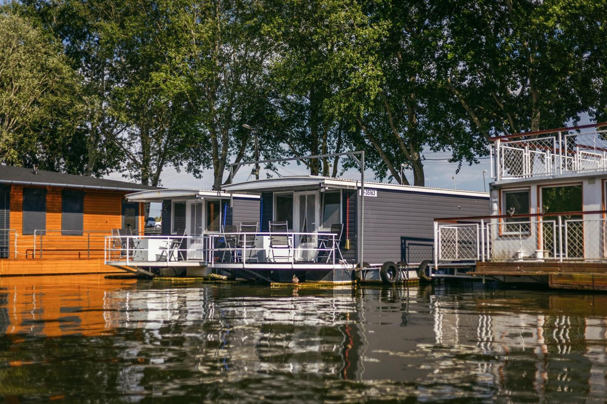 Lakóhajó, úszóház - Tisza-tó Tiszafüred Exterior foto