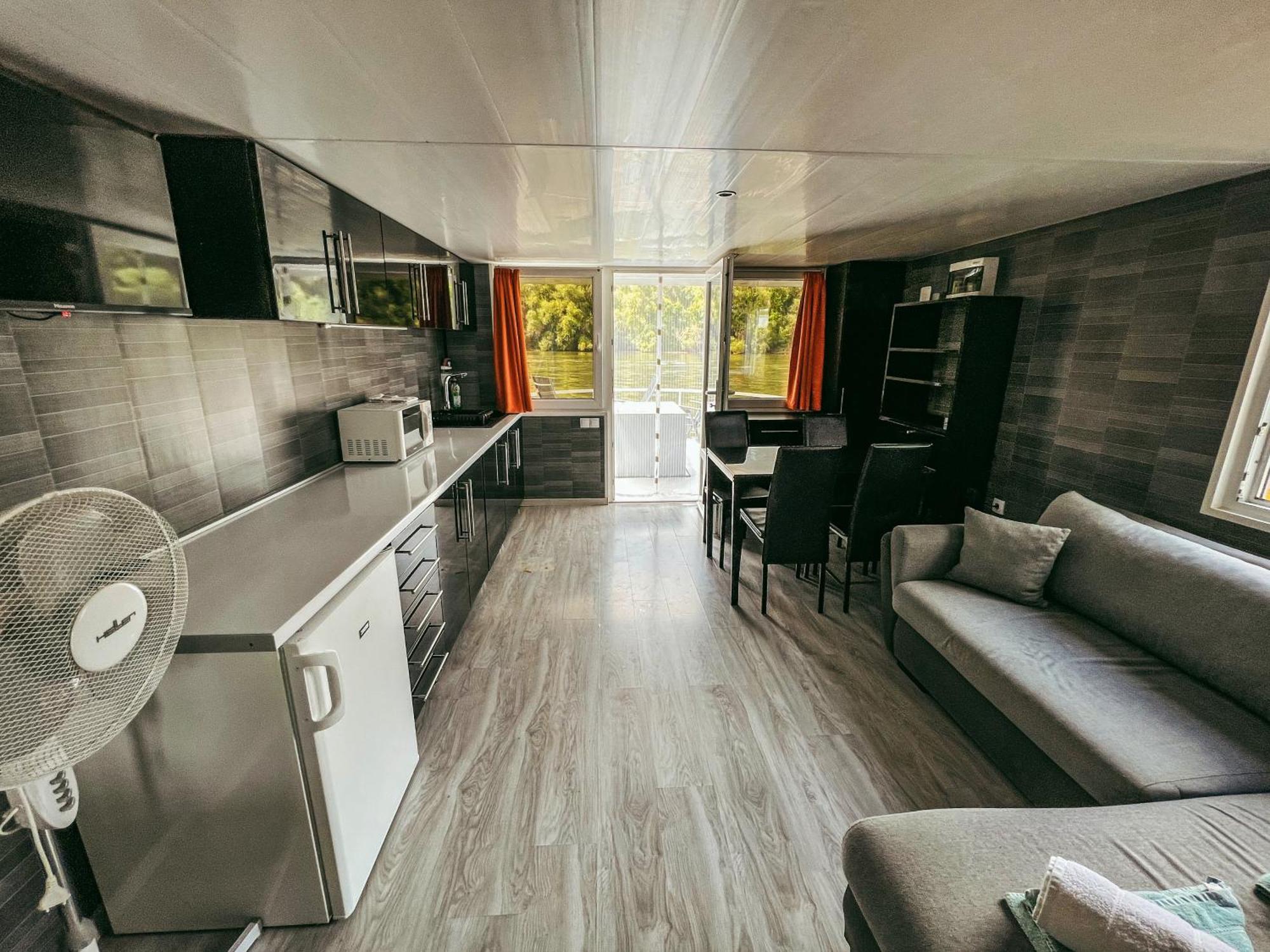Lakóhajó, úszóház - Tisza-tó Tiszafüred Exterior foto